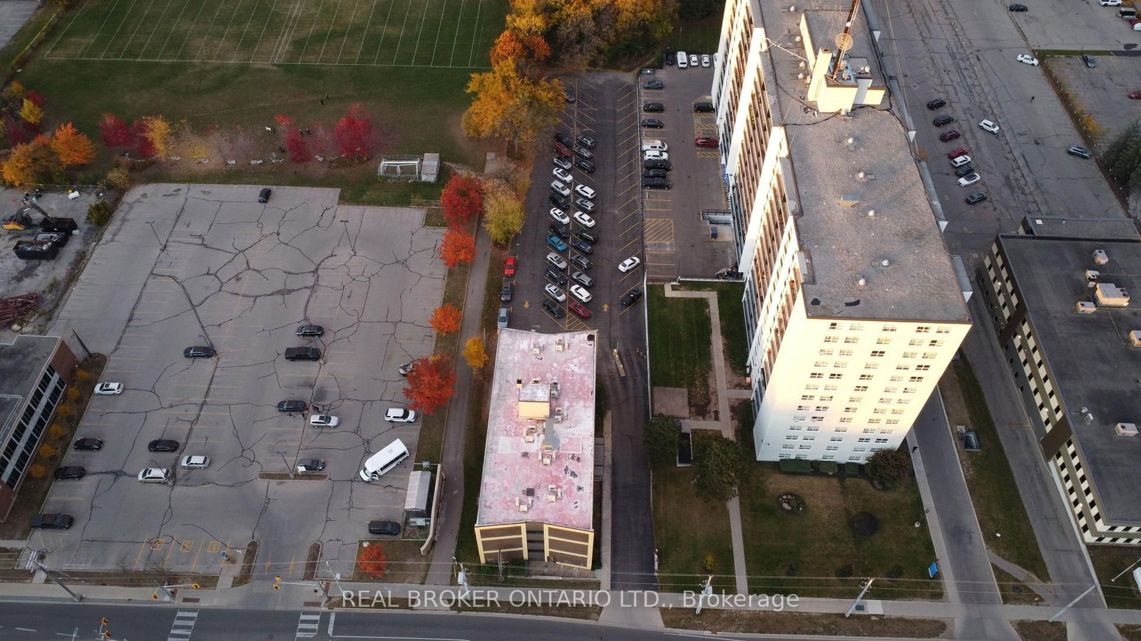 824 King St, Kitchener — 10