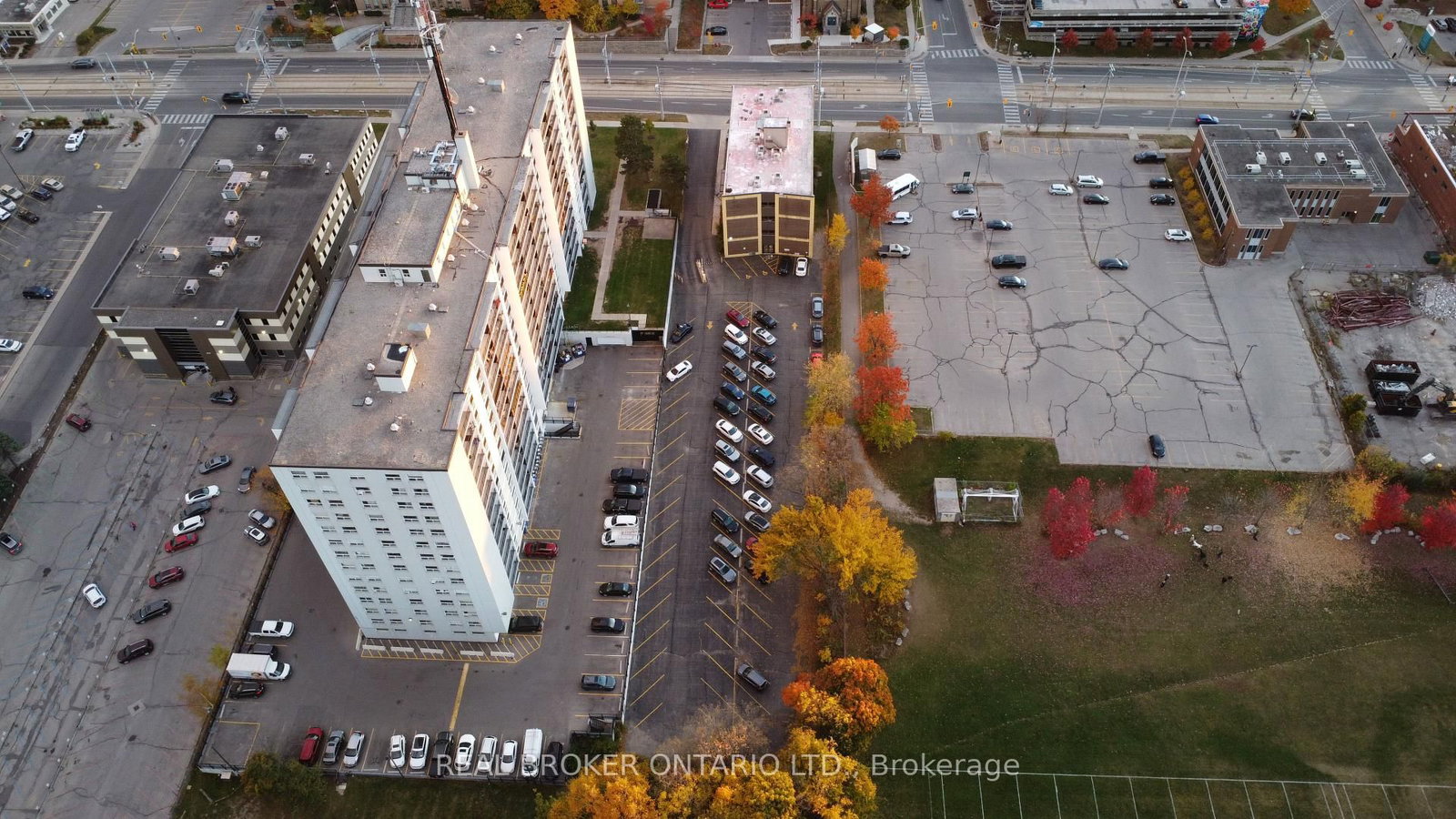 824 King St, Kitchener — 11