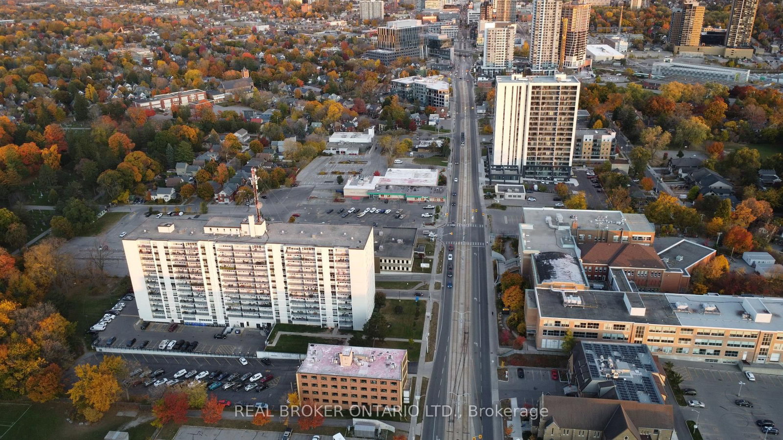 824 King St, Kitchener — 12
