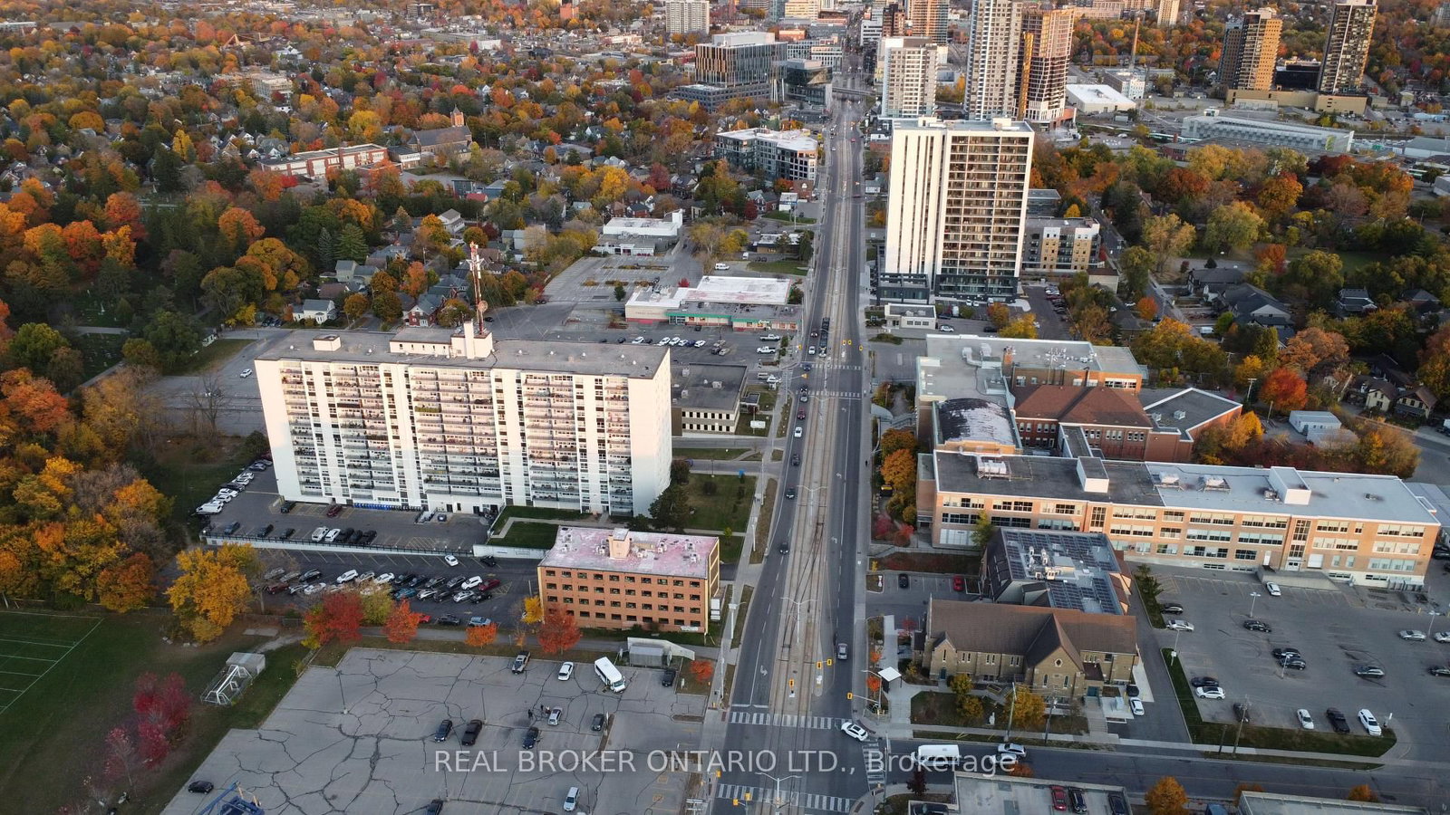 824 King St, Kitchener — 13