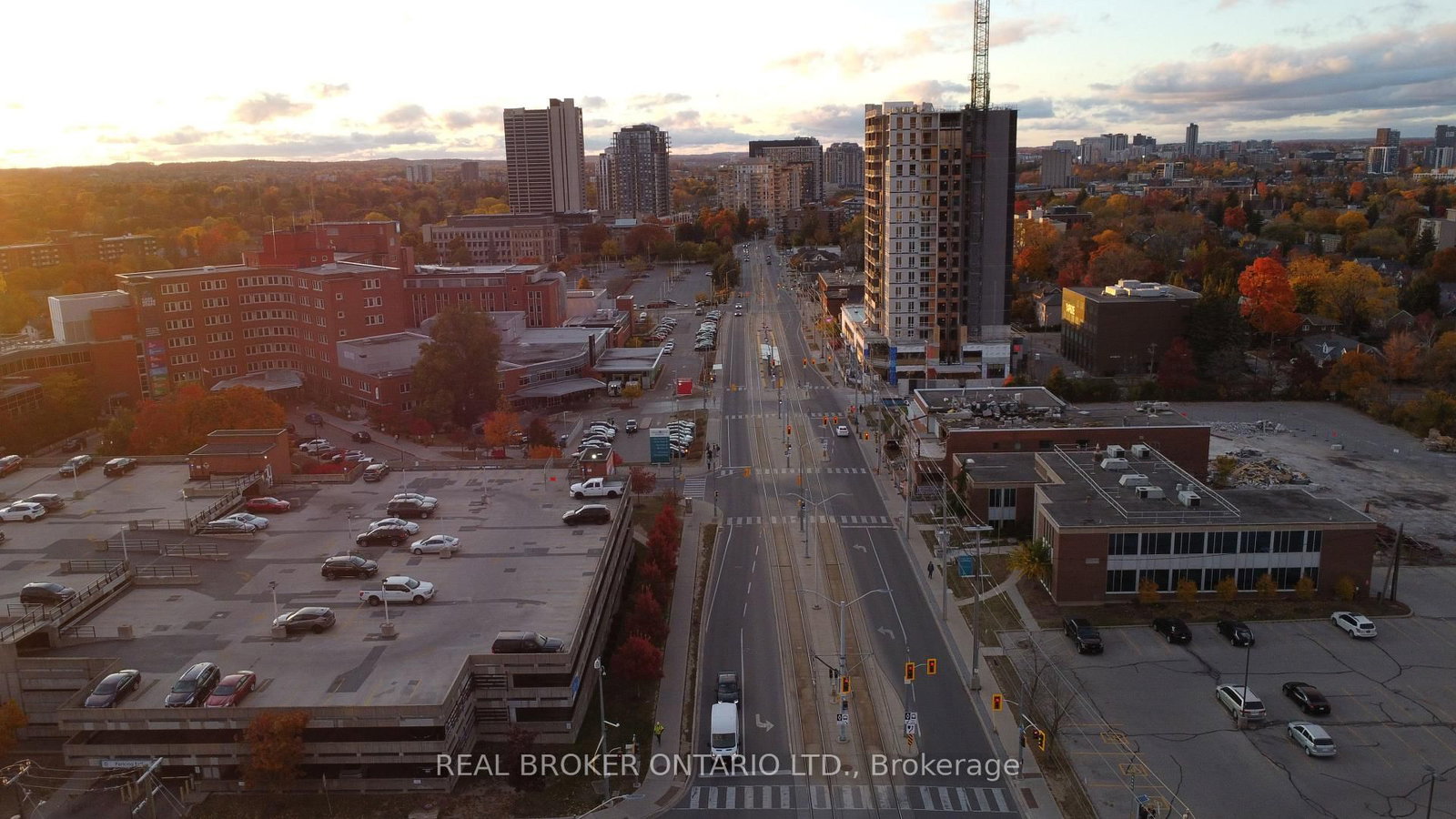 824 King St, Kitchener — 14