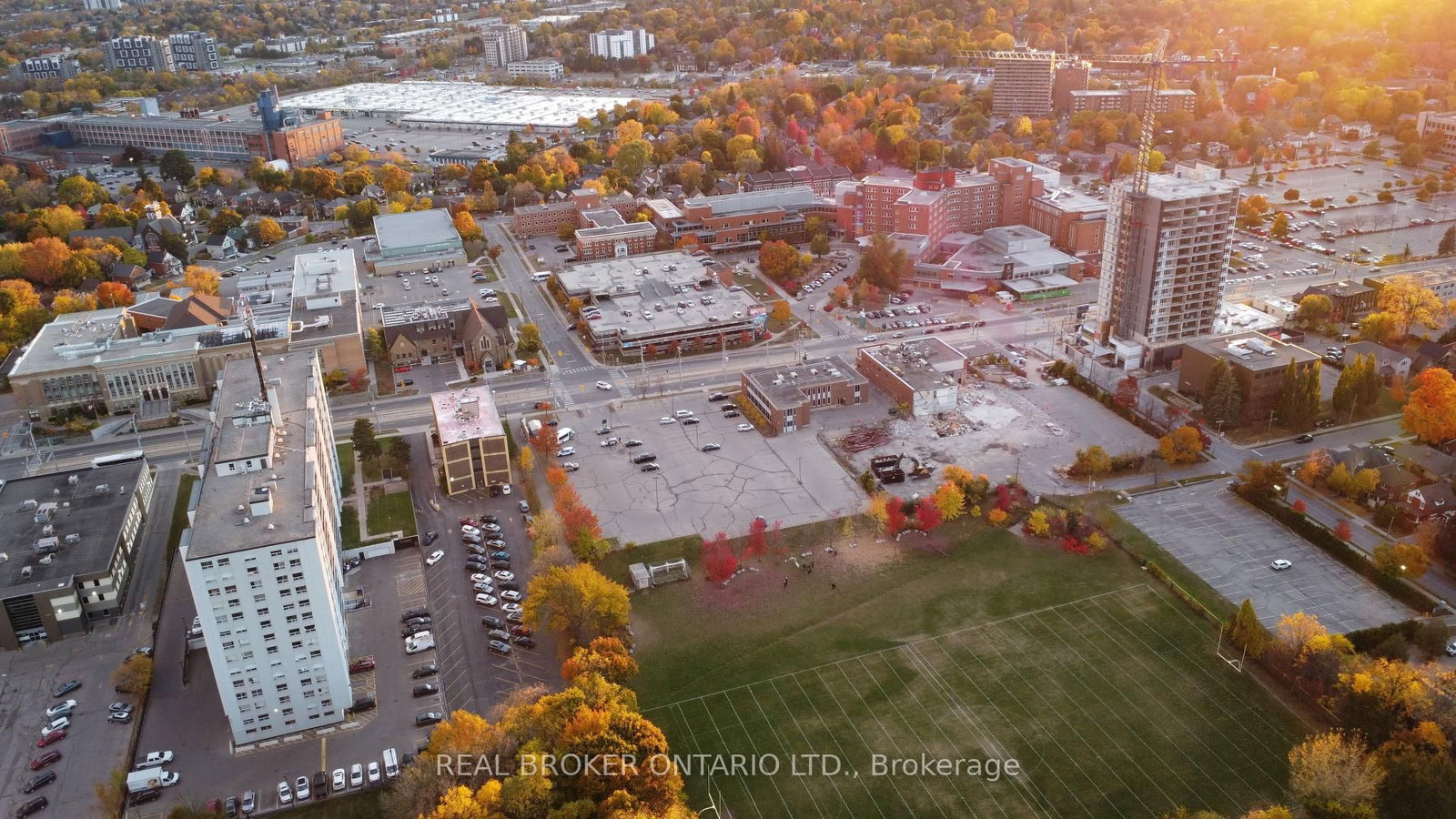 824 King St, Kitchener — 15
