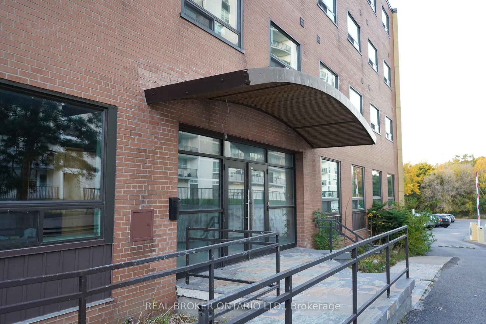 824 King St, Kitchener — 4