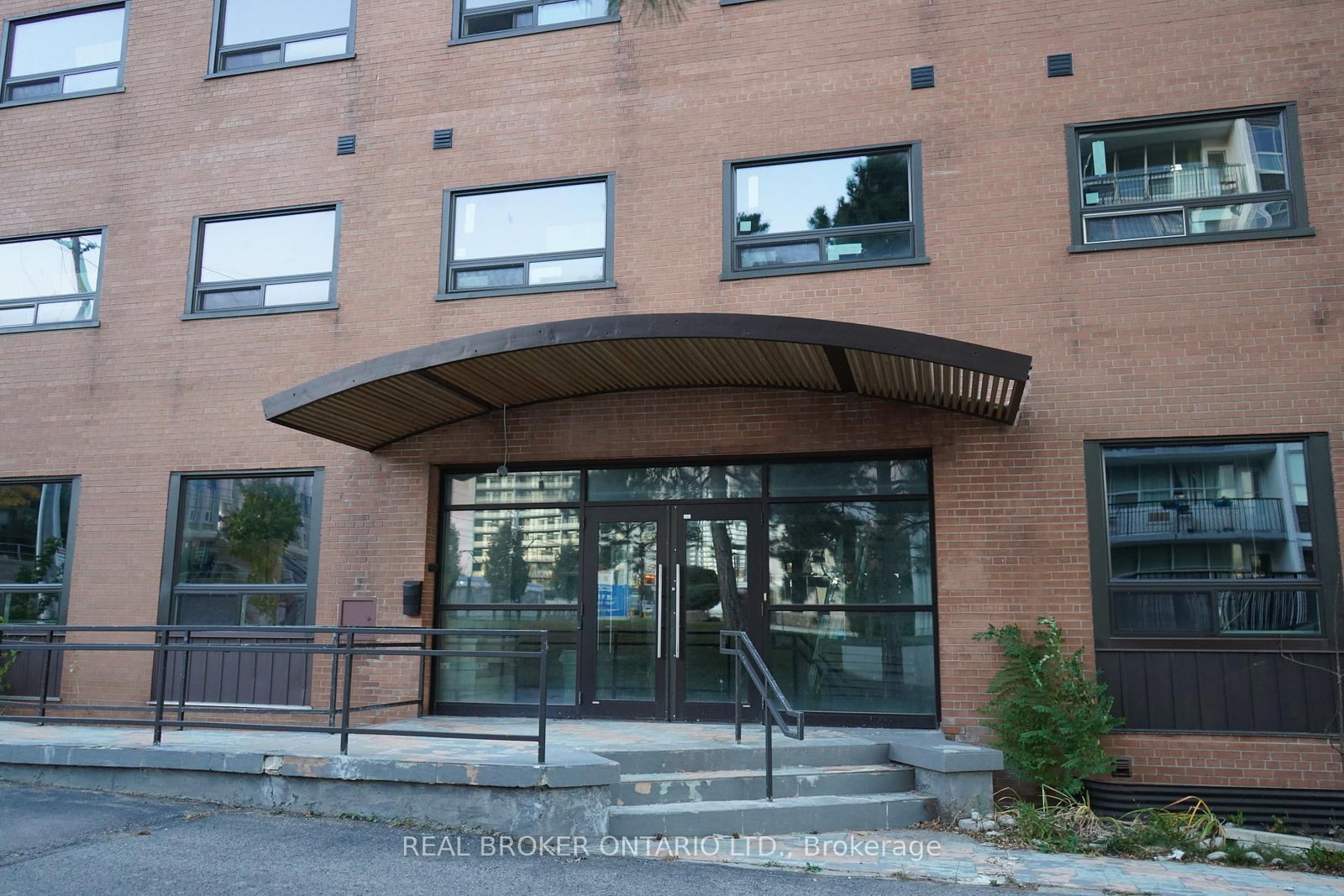 824 King St, Kitchener — 6