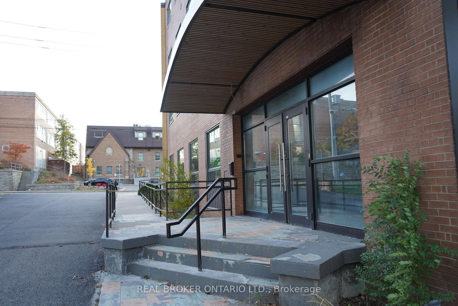 824 King St, Kitchener — 7