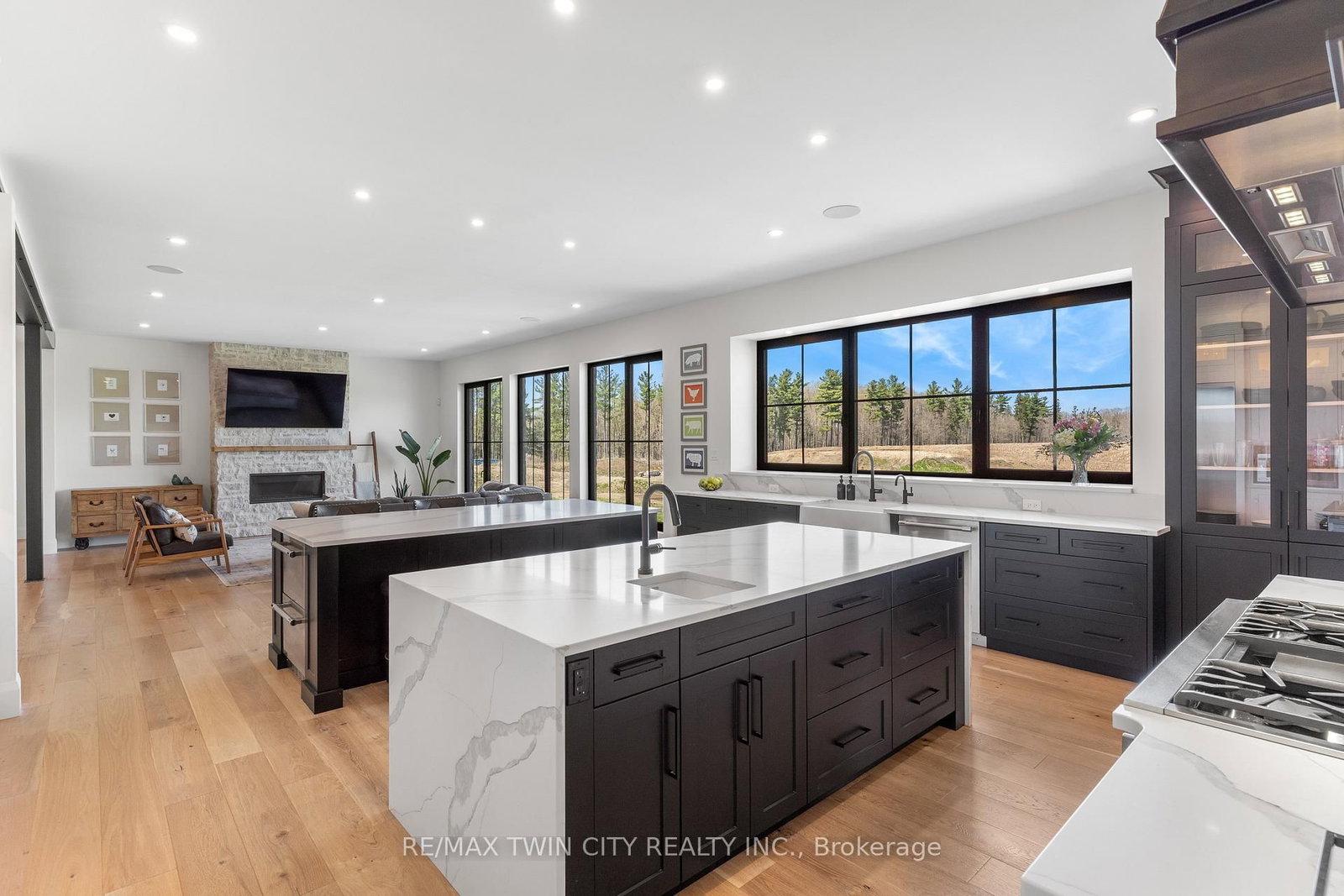742 Country Squire Rd, Waterloo — 17