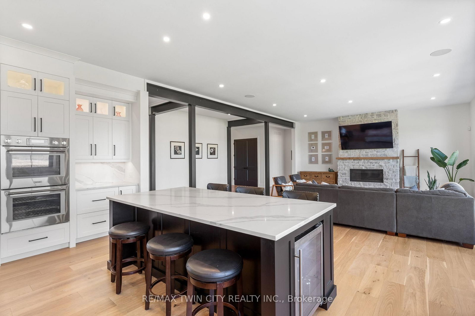 742 Country Squire Rd, Waterloo — 20