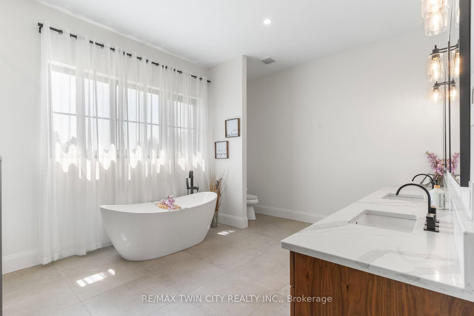742 Country Squire Rd, Waterloo — 30