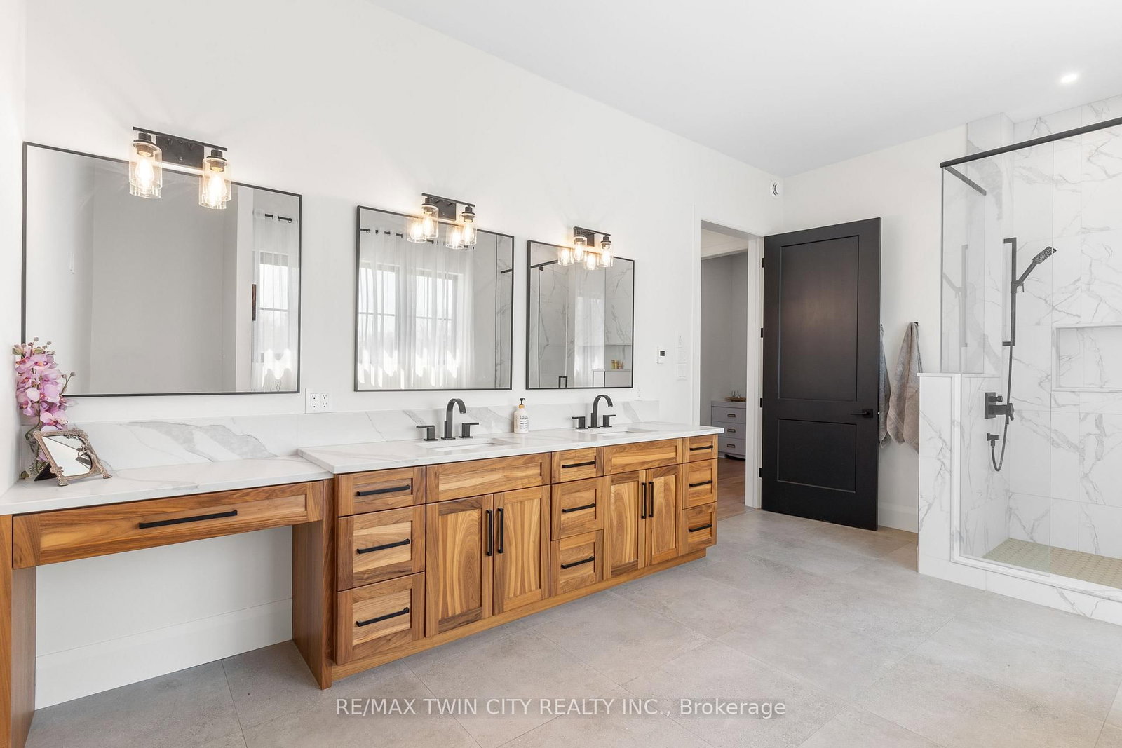 742 Country Squire Rd, Waterloo — 31