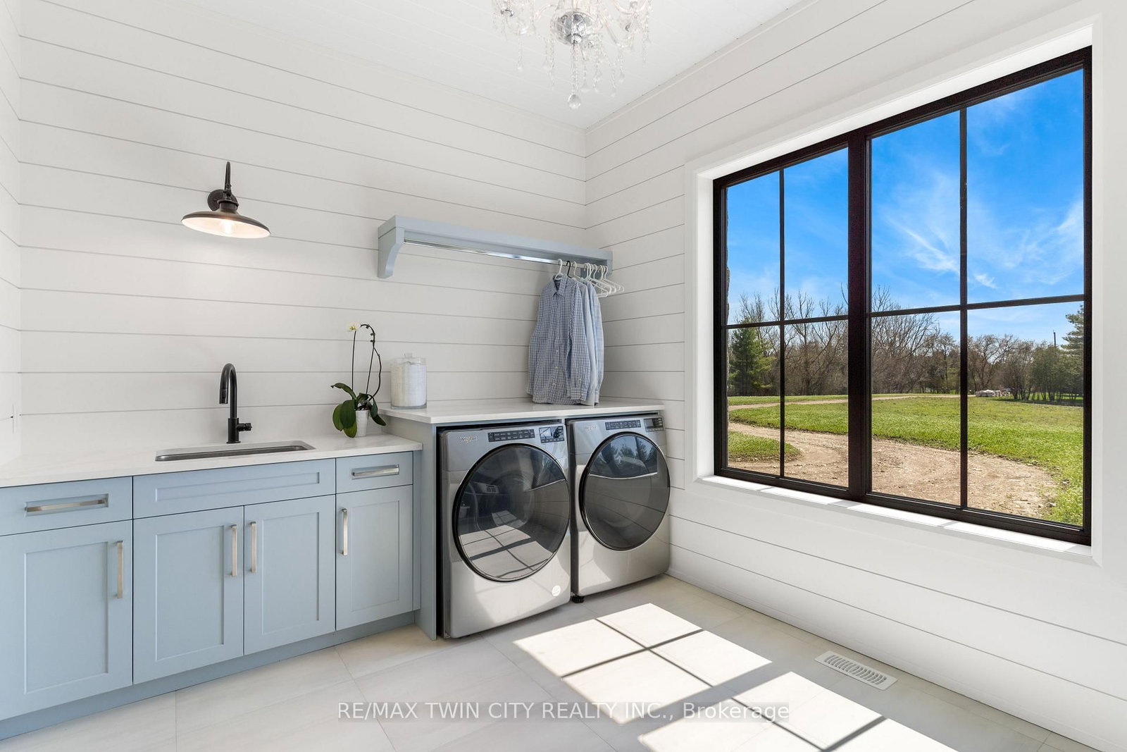 742 Country Squire Rd, Waterloo — 33