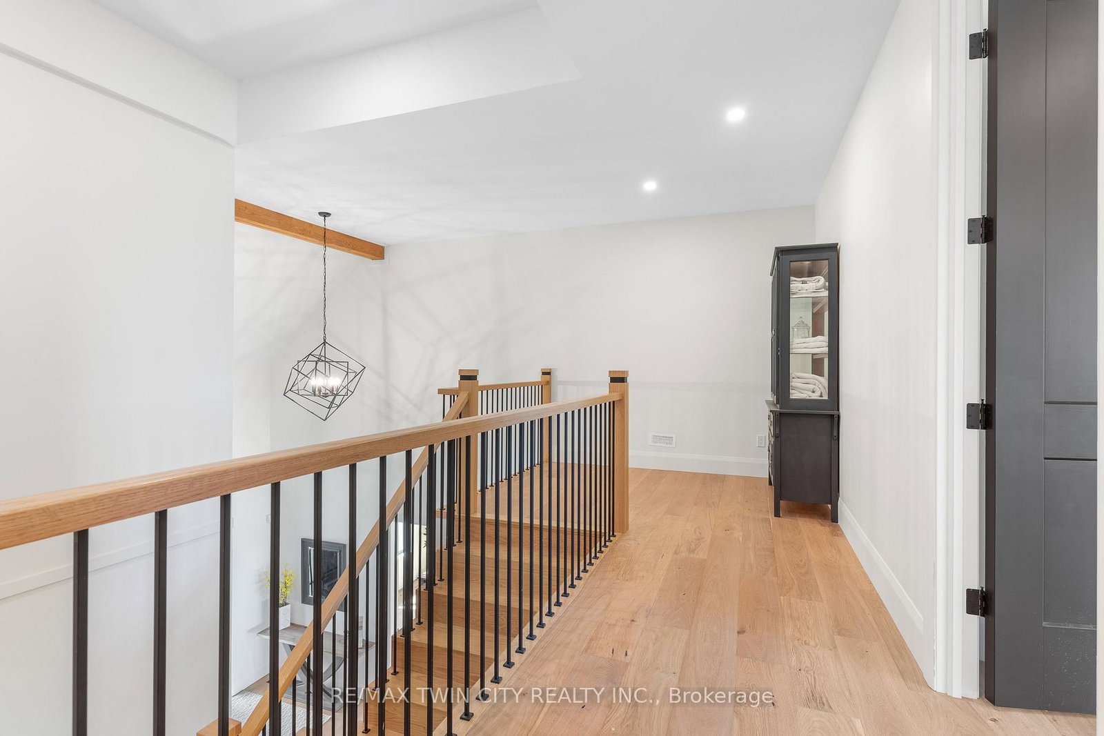 742 Country Squire Rd, Waterloo — 35