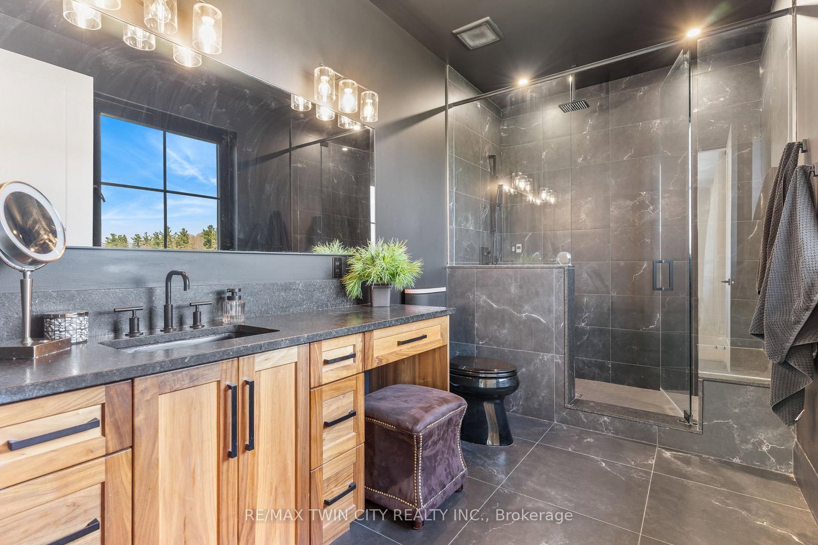 742 Country Squire Rd, Waterloo — 36