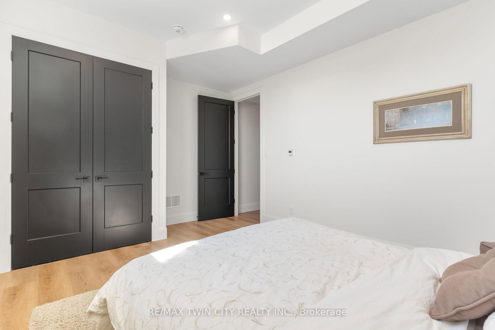 742 Country Squire Rd, Waterloo — 37