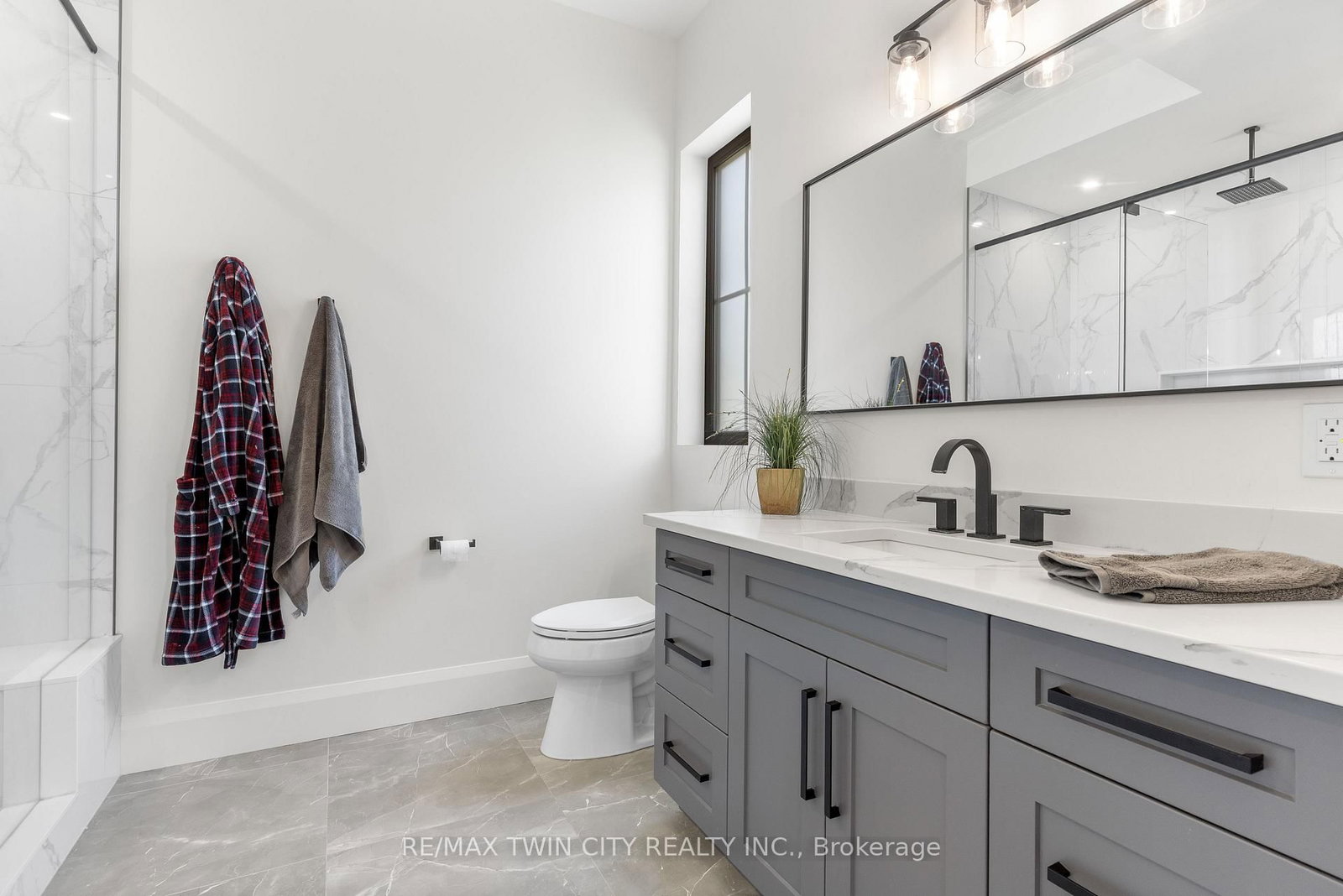 742 Country Squire Rd, Waterloo — 42