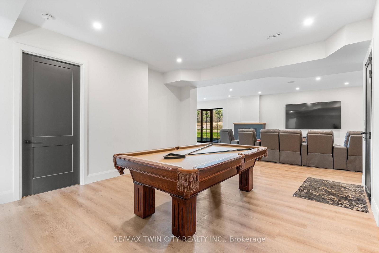 742 Country Squire Rd, Waterloo — 43