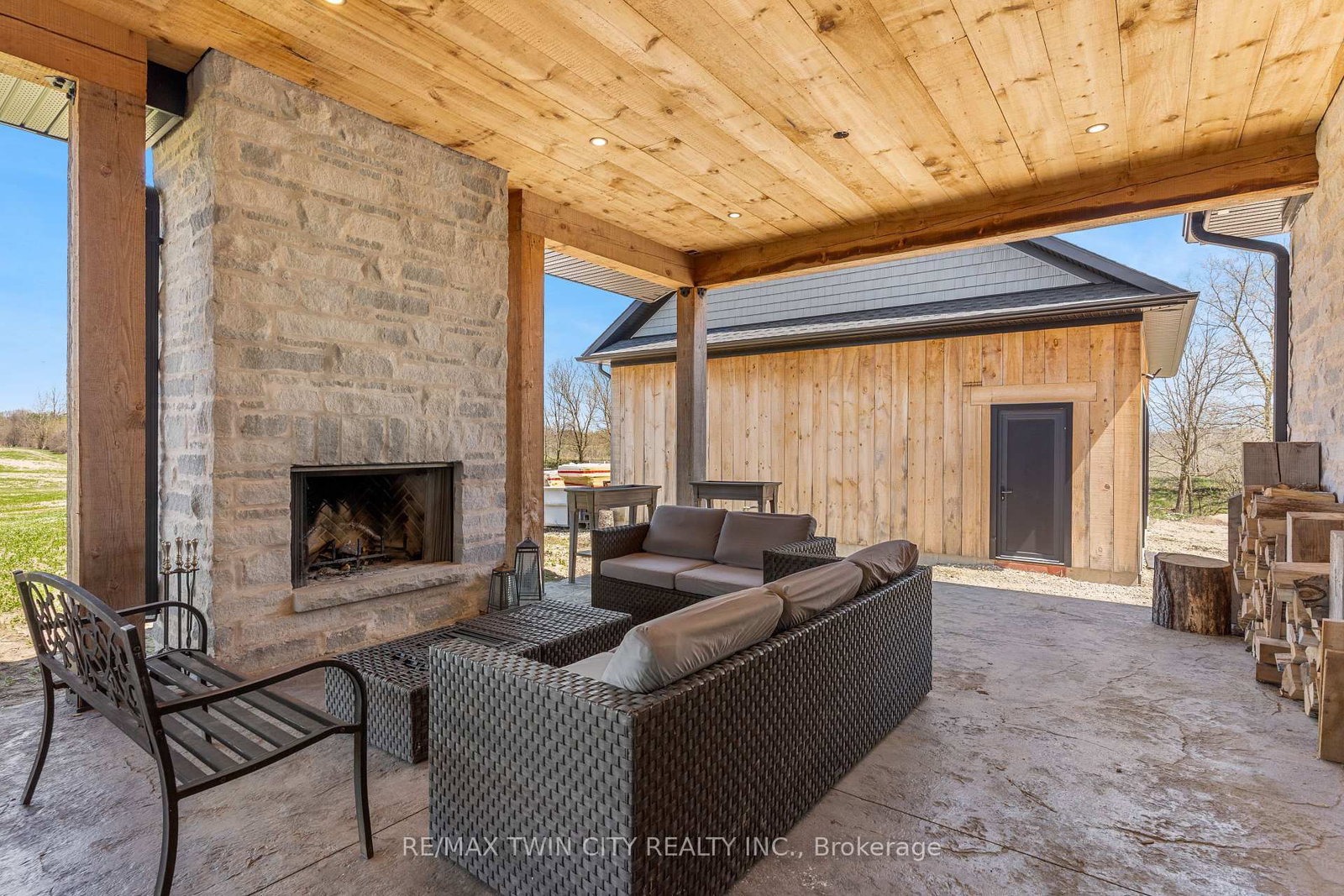 742 Country Squire Rd, Waterloo — 47