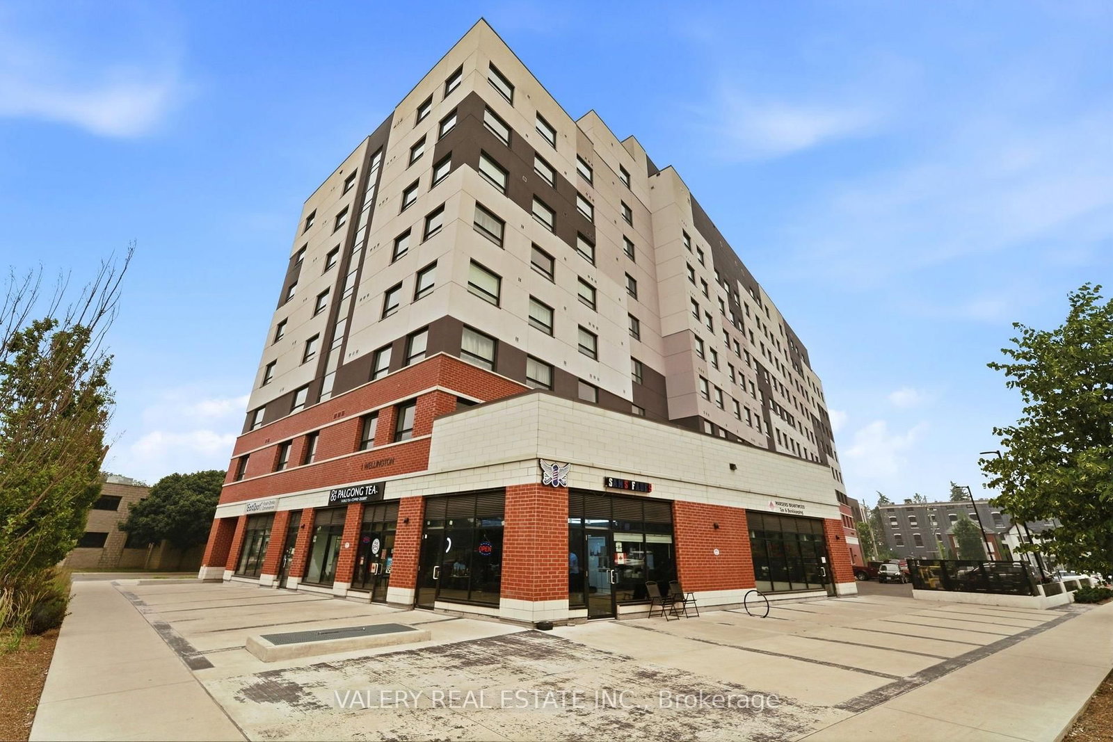 717-1 Wellington St, Brantford — 23