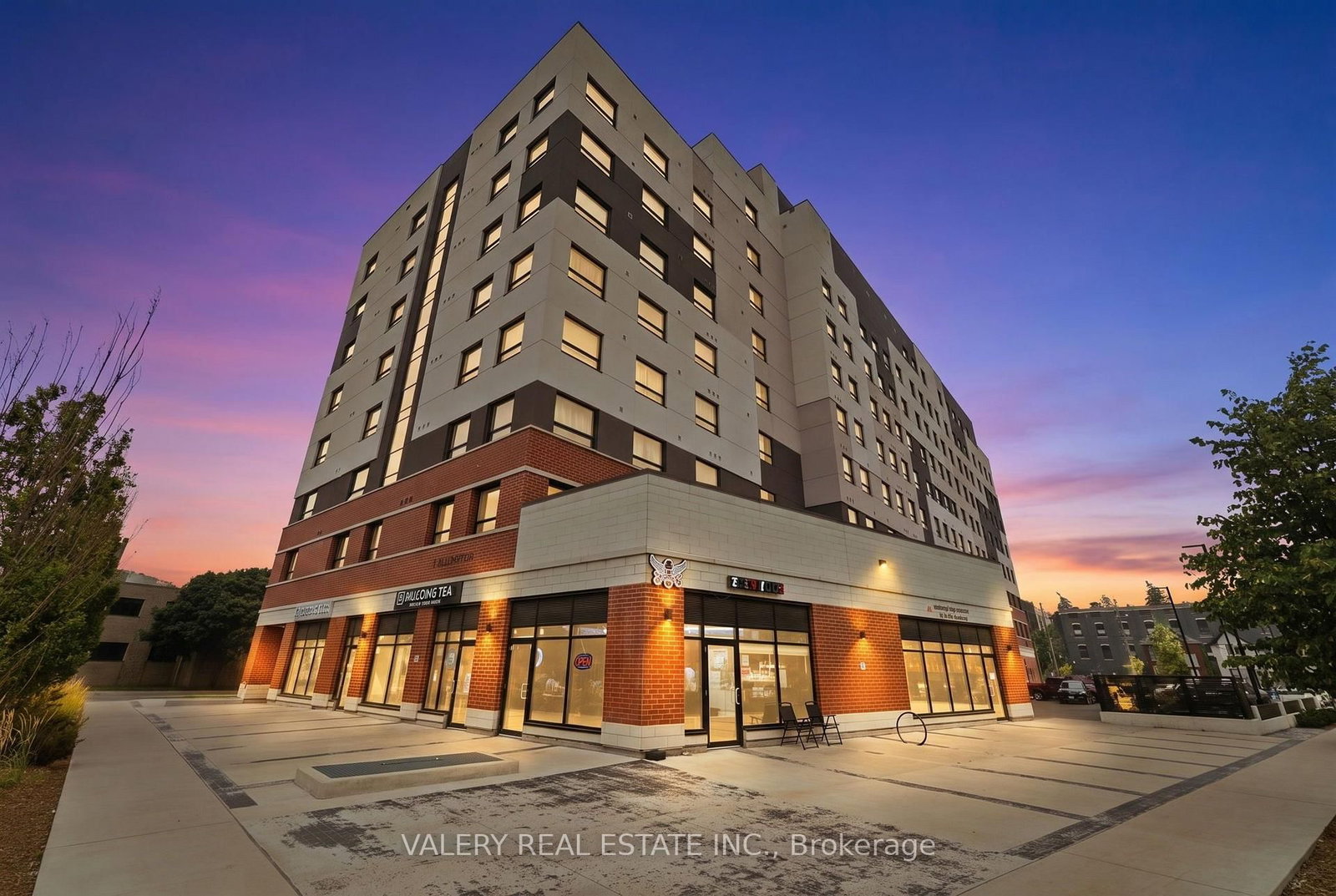717-1 Wellington St, Brantford — 24