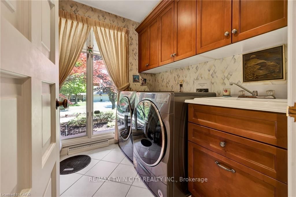 61 Huntley Cres, Kitchener — 17