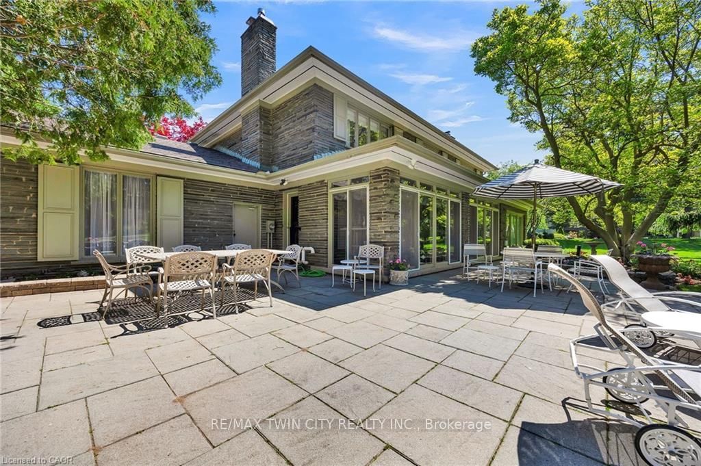 61 Huntley Cres, Kitchener — 33