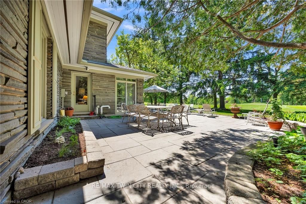 61 Huntley Cres, Kitchener — 34