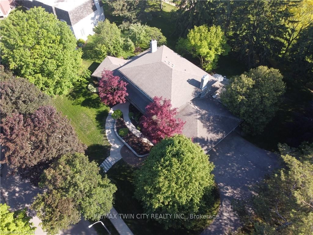 61 Huntley Cres, Kitchener — 39