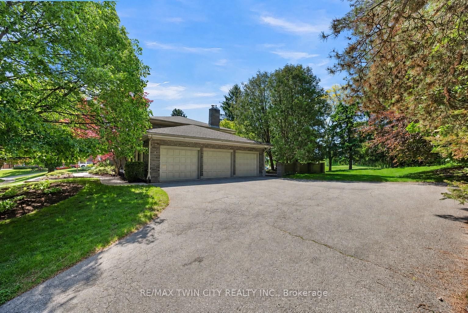 61 Huntley Cres, Kitchener — 4