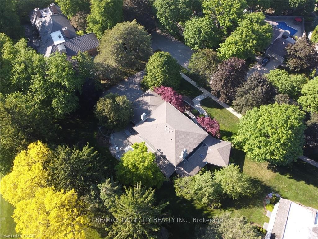 61 Huntley Cres, Kitchener — 40