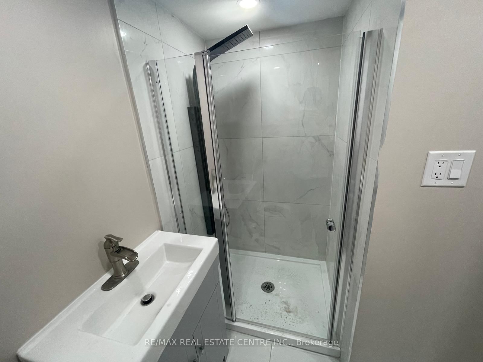 Upper-41 Belleview Ave, Kitchener — 12