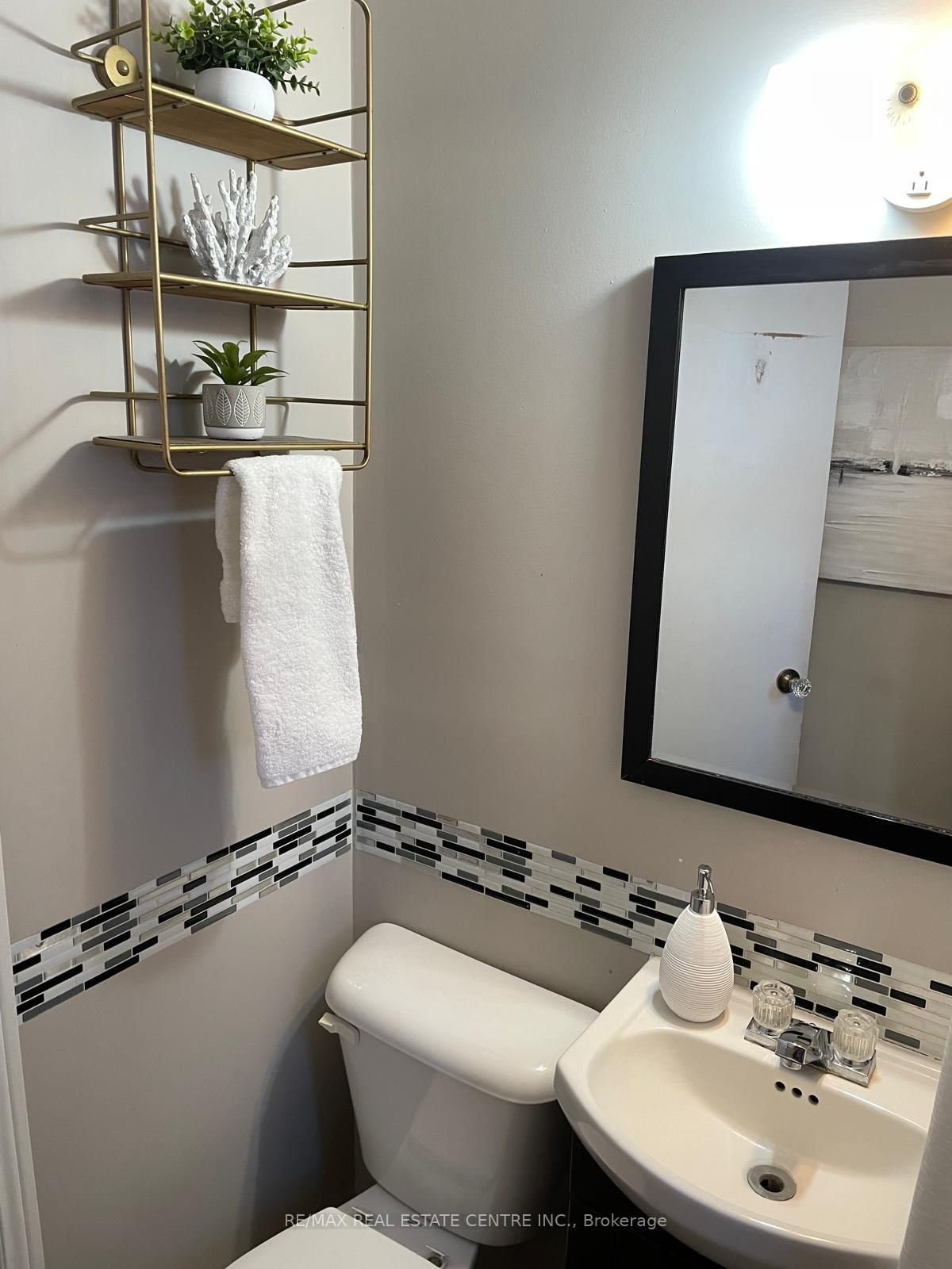 Upper-41 Belleview Ave, Kitchener — 14
