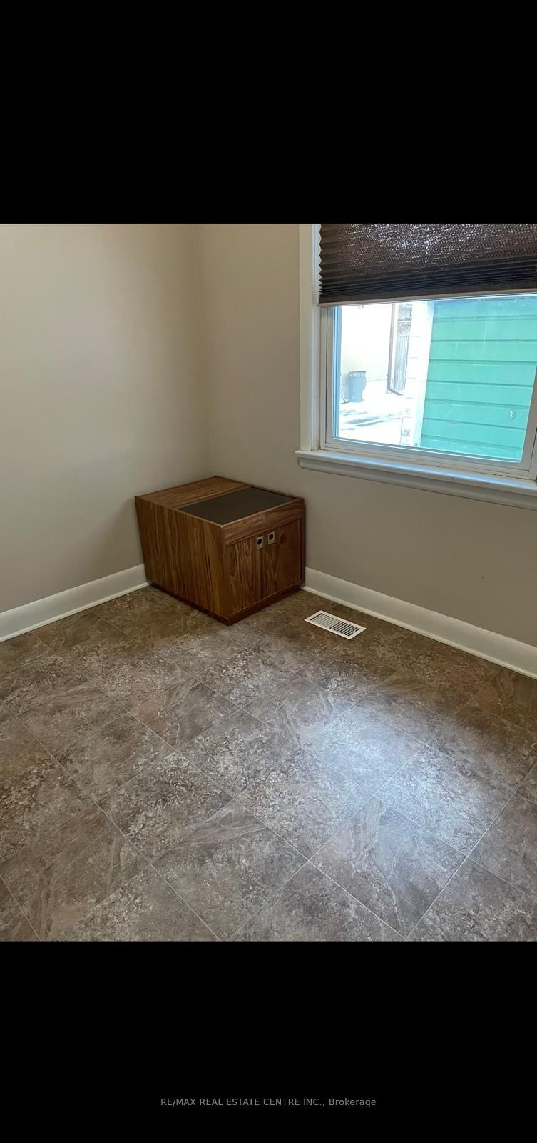 Upper-41 Belleview Ave, Kitchener — 3