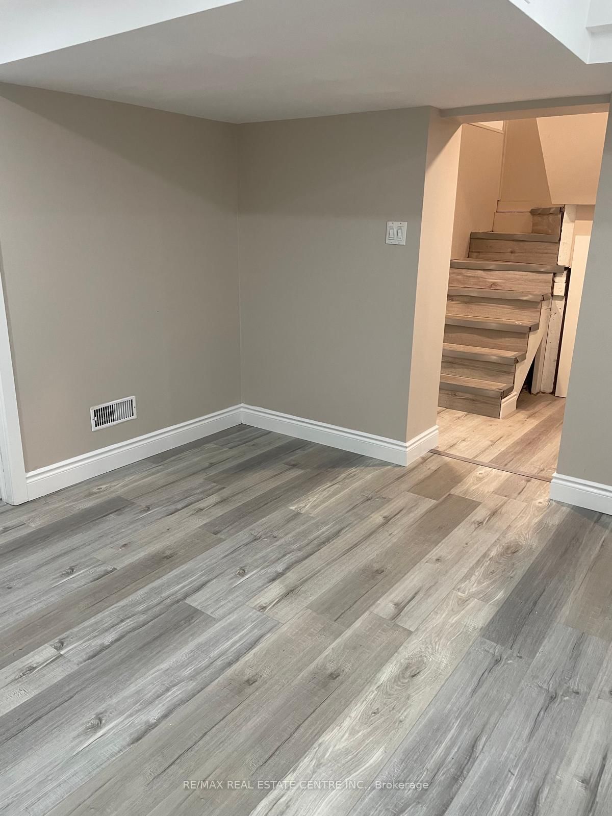 lower-41 Belleview Ave, Kitchener — 7