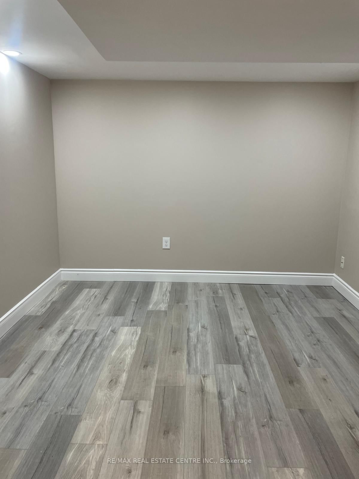 lower-41 Belleview Ave, Kitchener — 8