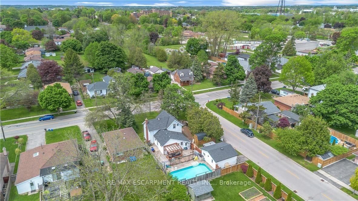 35 James Ave, Brantford — 23