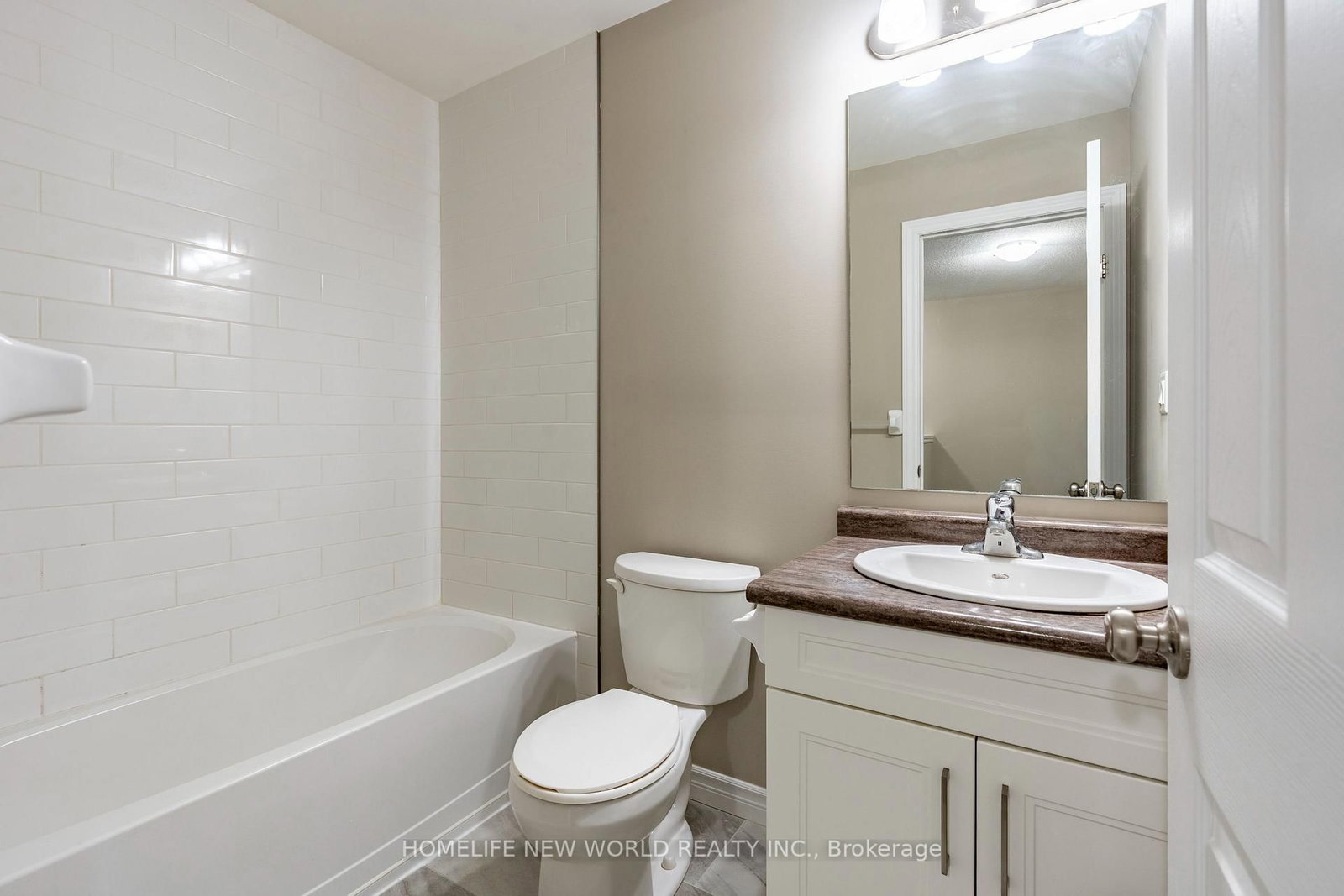 452 Avens St, Waterloo — 19