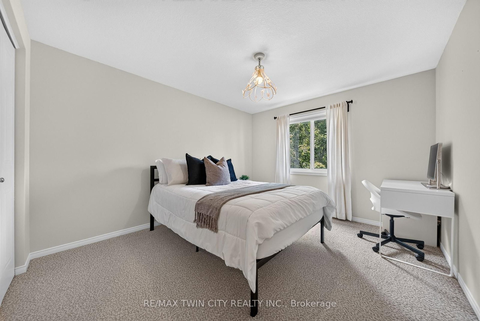 298 Pineland Pl, Waterloo — 25
