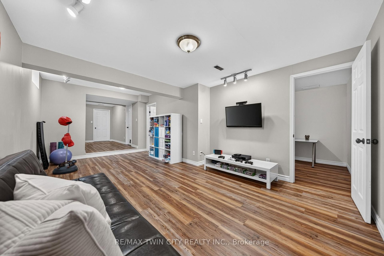 298 Pineland Pl, Waterloo — 29