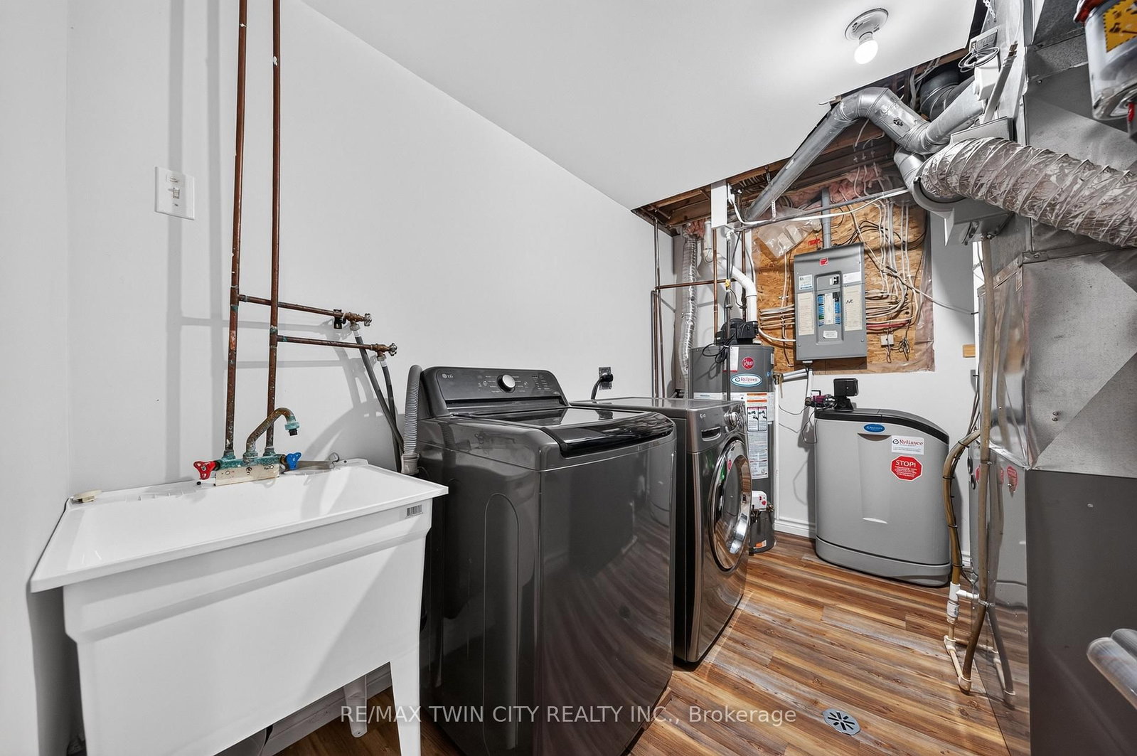 298 Pineland Pl, Waterloo — 33