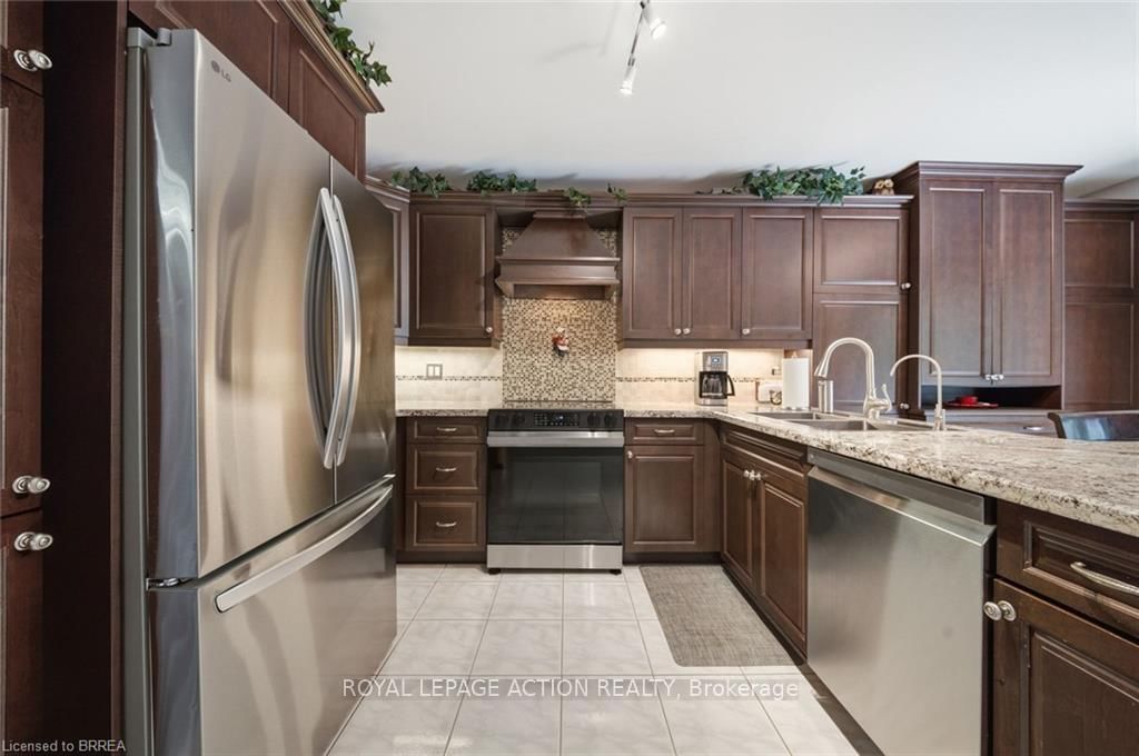 37 Mc Intosh Crt, Brantford — 10