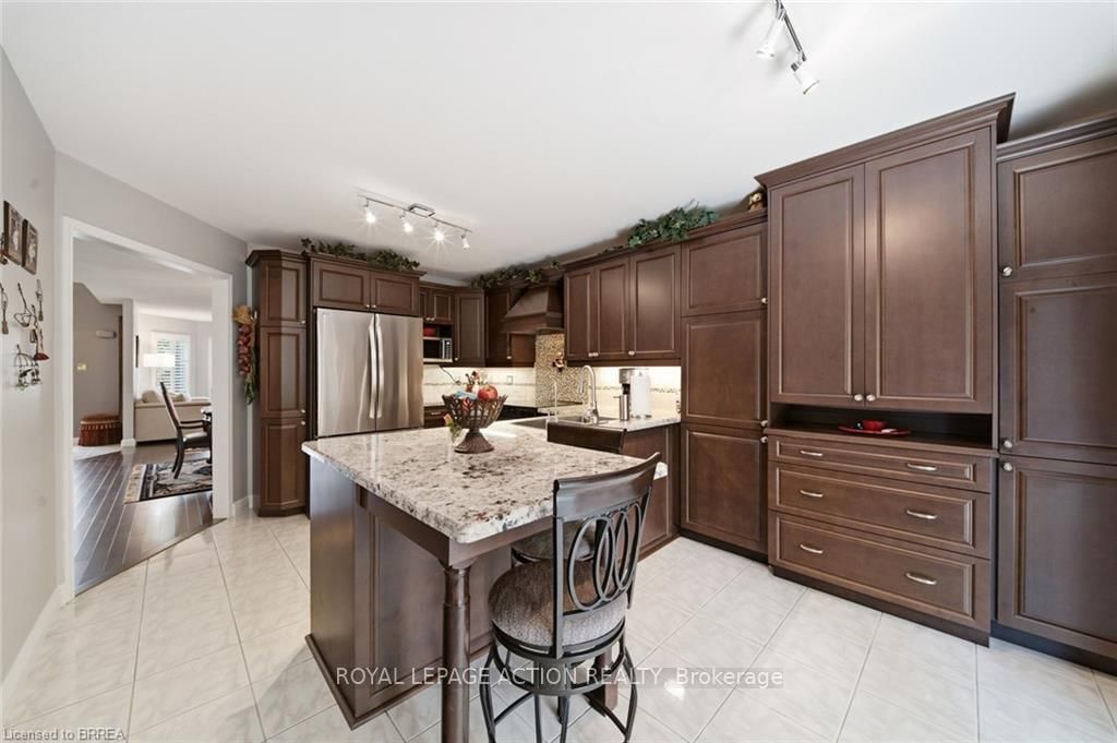 37 Mc Intosh Crt, Brantford — 11