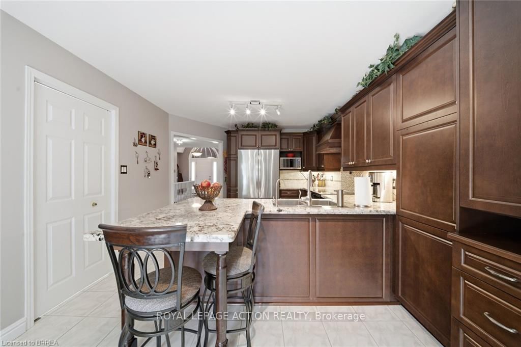37 Mc Intosh Crt, Brantford — 12
