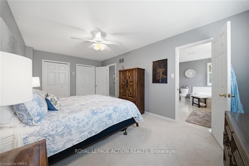 37 Mc Intosh Crt, Brantford — 16