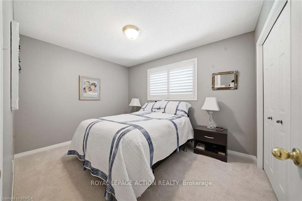 37 Mc Intosh Crt, Brantford — 18
