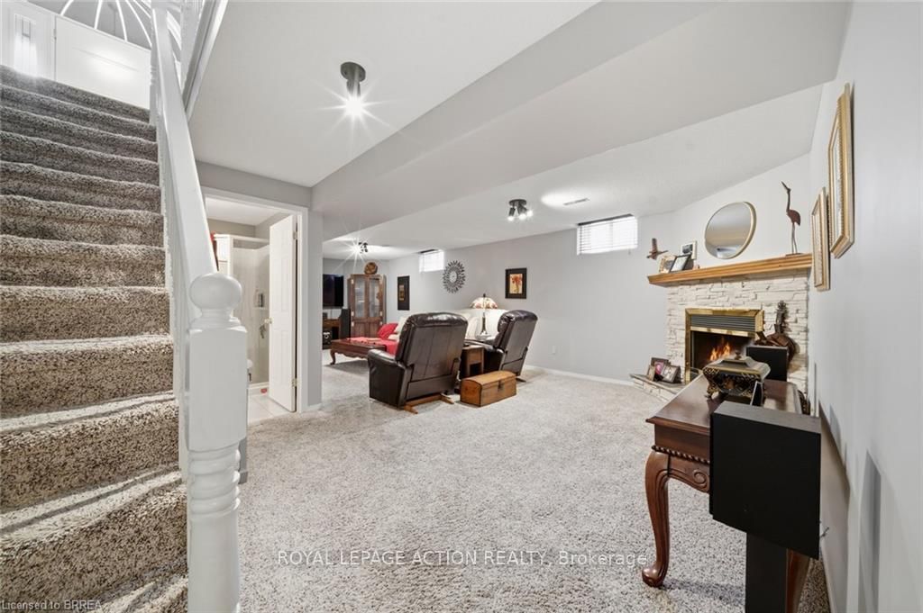 37 Mc Intosh Crt, Brantford — 20