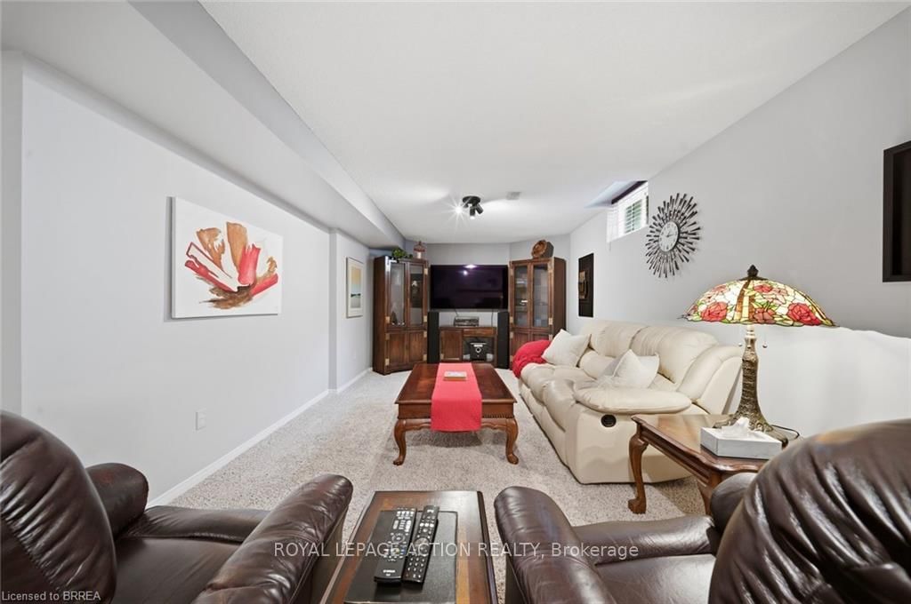37 Mc Intosh Crt, Brantford — 21