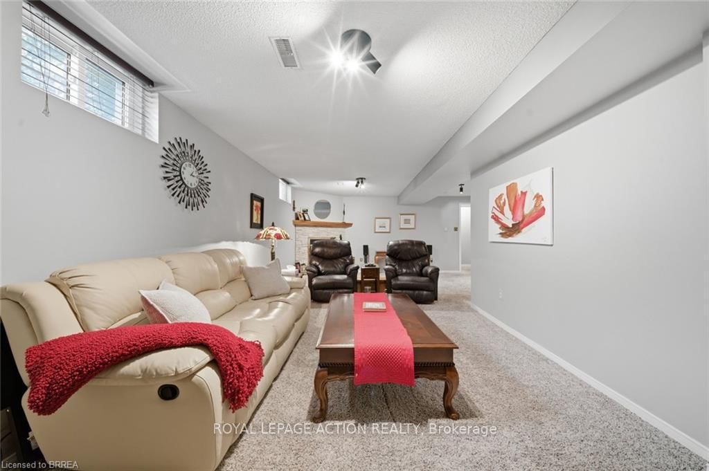 37 Mc Intosh Crt, Brantford — 22