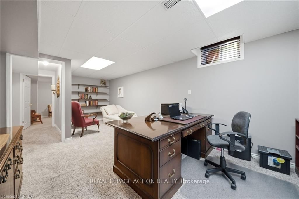 37 Mc Intosh Crt, Brantford — 26