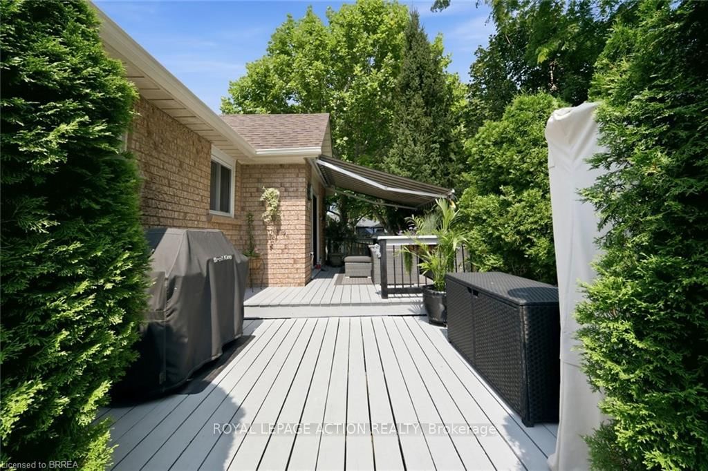 37 Mc Intosh Crt, Brantford — 31