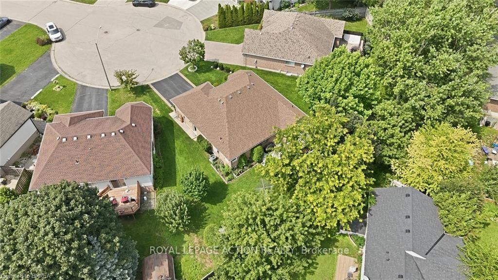 37 Mc Intosh Crt, Brantford — 39