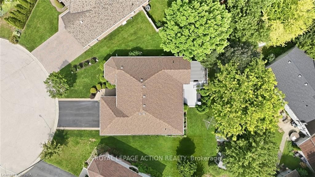 37 Mc Intosh Crt, Brantford — 40